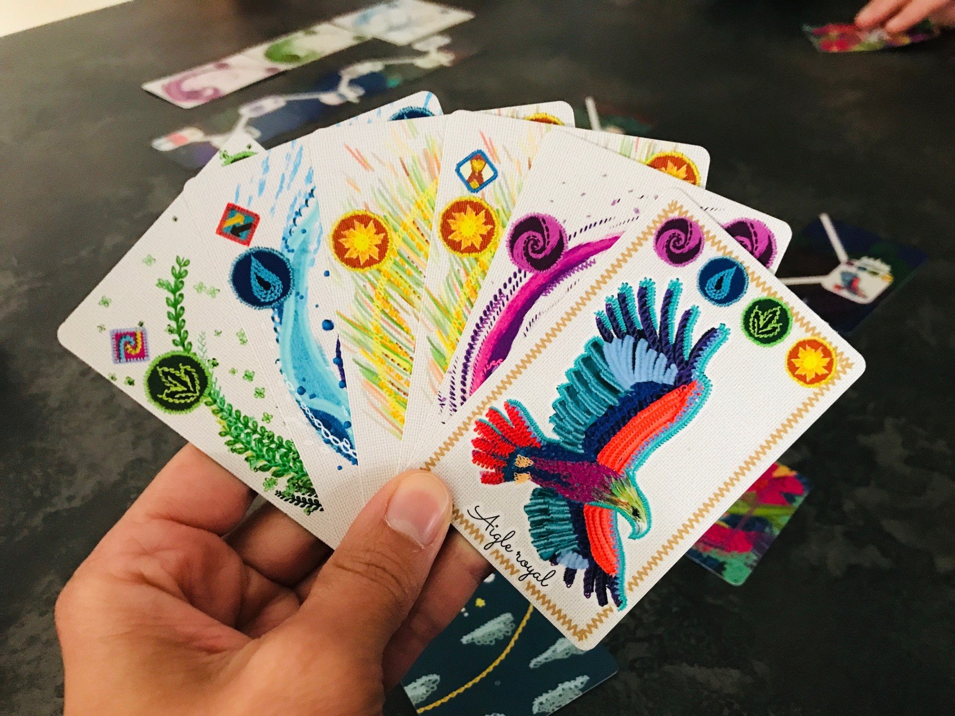 main de cartes dame nature